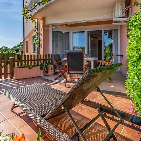 Appartement Lovely In With House Sea View *