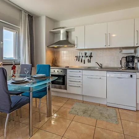 Lovely In With House Sea View