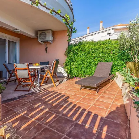 Lovely In With House Sea View